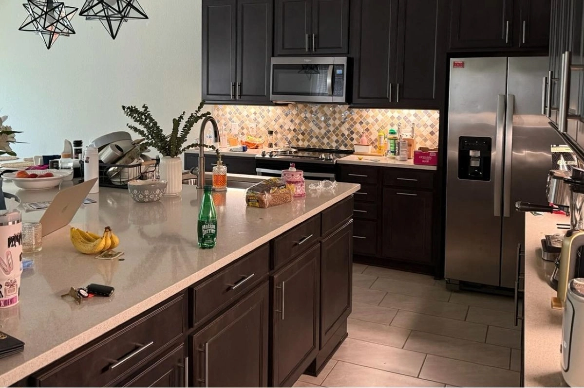 Dirty stovetop before house cleaning in Espoo